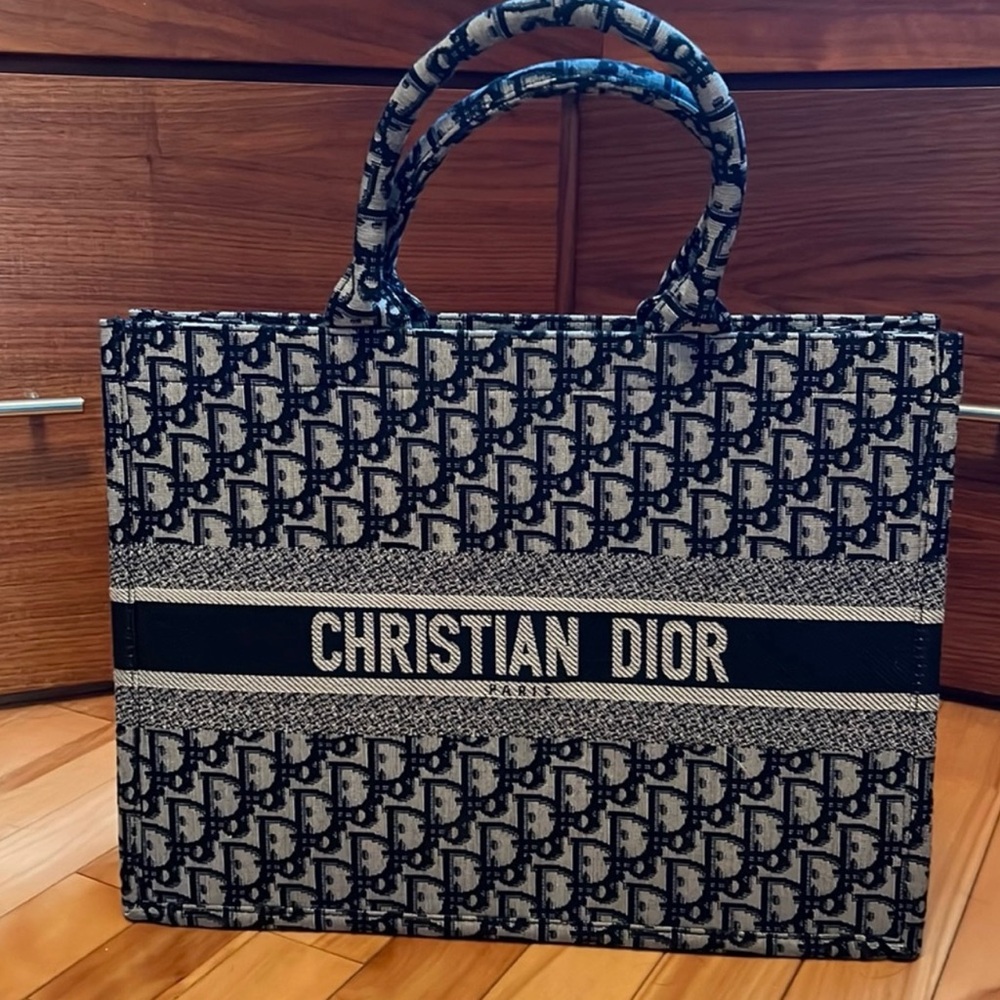 DIOR